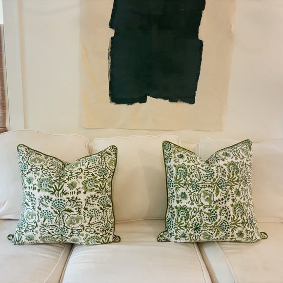 Pair of(2) block print green throw pillow covers 💚 🍀  20” x 20” - Picture 3 of 3